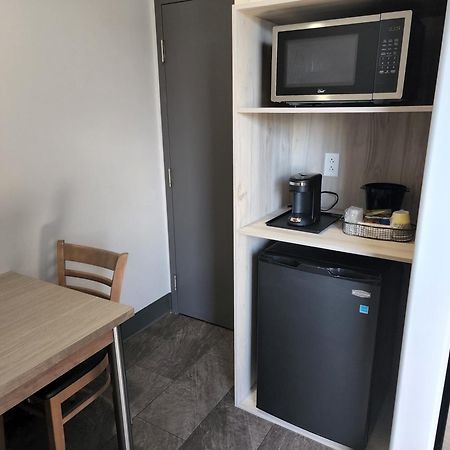 Razoolies Inn Стивенвилл Номер фото